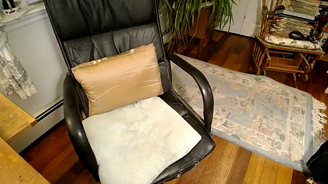 Snapshot of Happyjaxx chatting on 11/18/25, 11:15 Happyjaxx online show from 11/18/25, 11:15