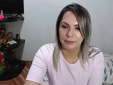 Snapshot of Chantal_hott chatting on 02/15/25, 07:50 Chantal hott online show from 02/15/25, 07:50