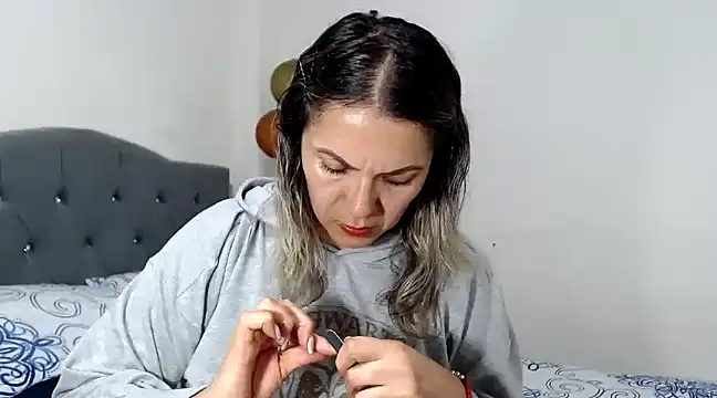 Snapshot of Chantal_hott chatting on 03/06/25, 07:43 Chantal hott online show from 03/06/25, 07:43