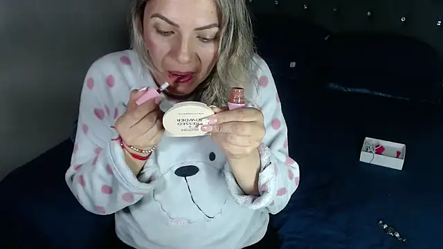 Snapshot of Chantal_hott chatting on 03/07/26, 07:33 Chantal hott online show from 03/07/26, 07:33