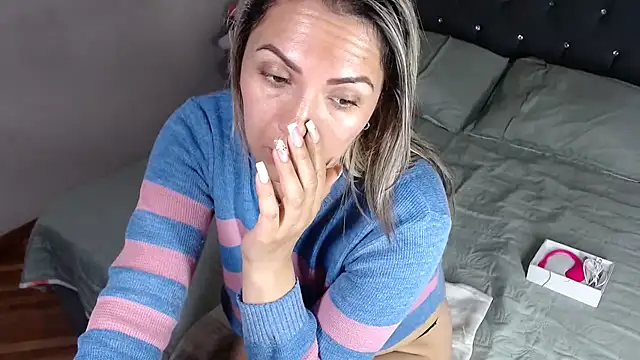 Snapshot of Chantal_hott chatting on 03/10/26, 09:09 Chantal hott online show from 03/10/26, 09:09