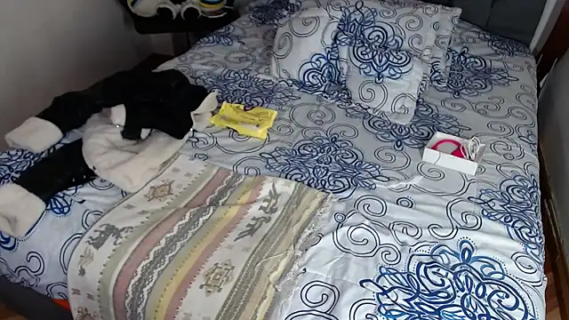 Snapshot of Chantal_hott chatting on 03/19/26, 08:35 Chantal hott online show from 03/19/26, 08:35