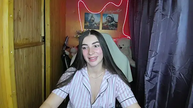 Snapshot of Fiery_Brunette_ chatting on 01/23/25, 08:15 Fiery Brunette online show from 01/23/25, 08:15