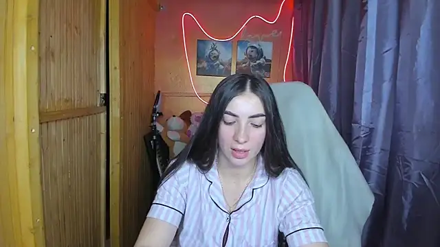 Snapshot of Fiery_Brunette_ chatting on 02/17/25, 09:35 Fiery Brunette online show from 02/17/25, 09:35