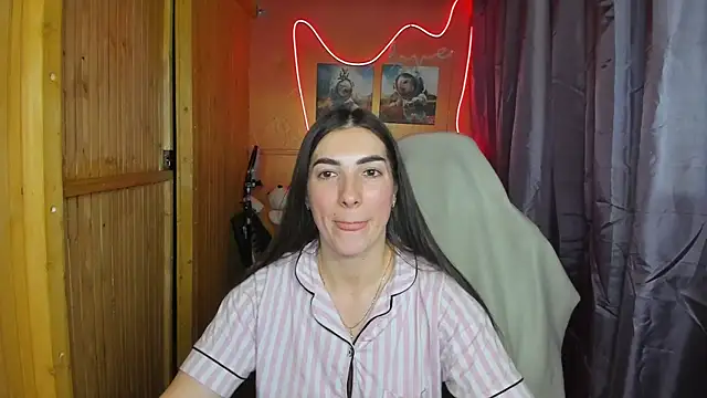 Snapshot of Fiery_Brunette_ chatting on 02/18/25, 09:43 Fiery Brunette online show from 02/18/25, 09:43