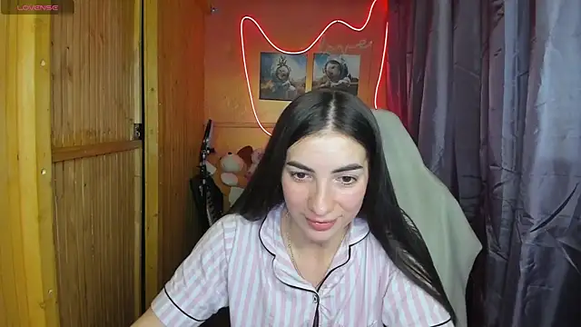 Snapshot of Fiery_Brunette_ chatting on 02/18/25, 03:54 Fiery Brunette online show from 02/18/25, 03:54