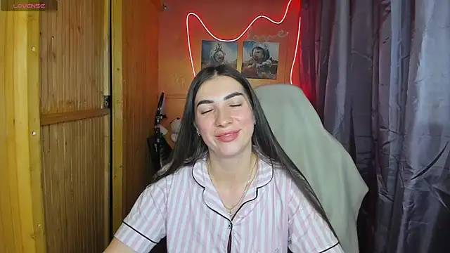 Snapshot of Fiery_Brunette_ chatting on 02/20/25, 06:50 Fiery Brunette online show from 02/20/25, 06:50