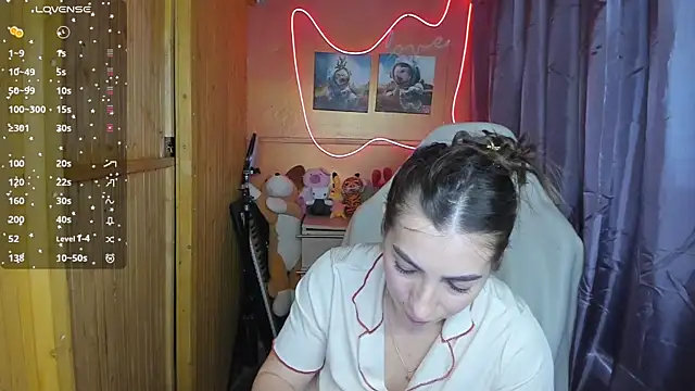 Snapshot of Fiery_Brunette_ chatting on 02/25/25, 07:31 Fiery Brunette online show from 02/25/25, 07:31