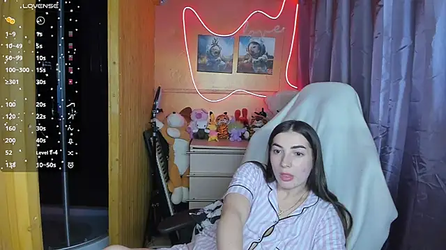 Snapshot of Fiery_Brunette_ chatting on 02/27/25, 04:43 Fiery Brunette online show from 02/27/25, 04:43