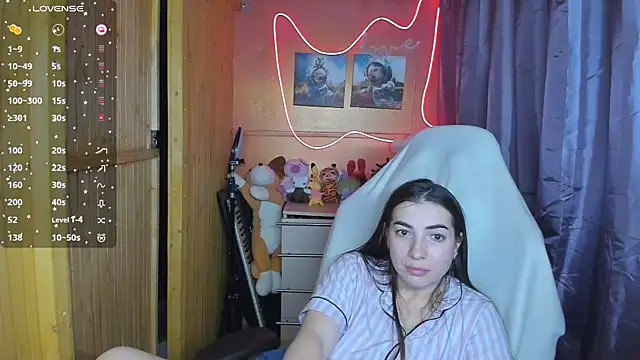 Snapshot of Fiery_Brunette_ chatting on 03/04/25, 08:24 Fiery Brunette online show from 03/04/25, 08:24