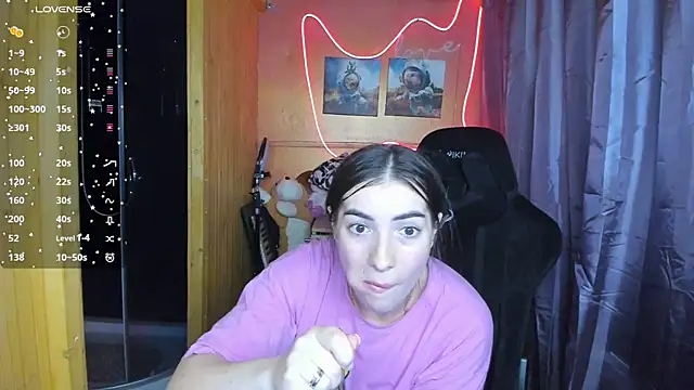 Snapshot of Fiery_Brunette_ chatting on 03/06/25, 09:25 Fiery Brunette online show from 03/06/25, 09:25