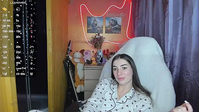 Snapshot of Fiery_Brunette_ chatting on 03/12/25, 11:31 Fiery Brunette online show from 03/12/25, 11:31