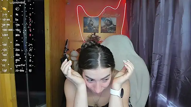 Snapshot of Fiery_Brunette_ chatting on 03/15/25, 08:37 Fiery Brunette online show from 03/15/25, 08:37