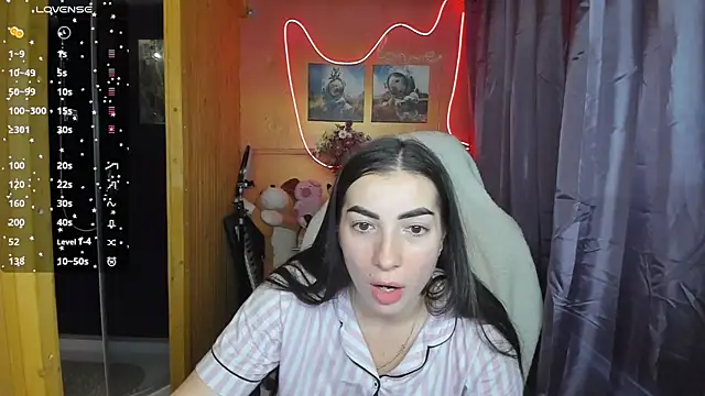 Snapshot of Fiery_Brunette_ chatting on 03/20/25, 05:24 Fiery Brunette online show from 03/20/25, 05:24