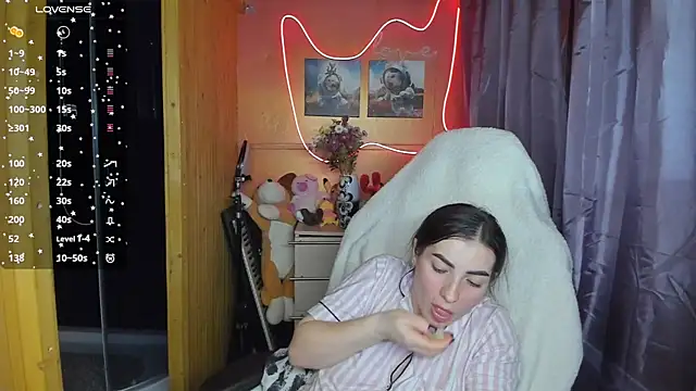 Snapshot of Fiery_Brunette_ chatting on 03/20/25, 10:32 Fiery Brunette online show from 03/20/25, 10:32