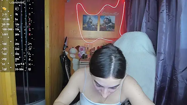 Snapshot of Fiery_Brunette_ chatting on 03/21/25, 04:17 Fiery Brunette online show from 03/21/25, 04:17