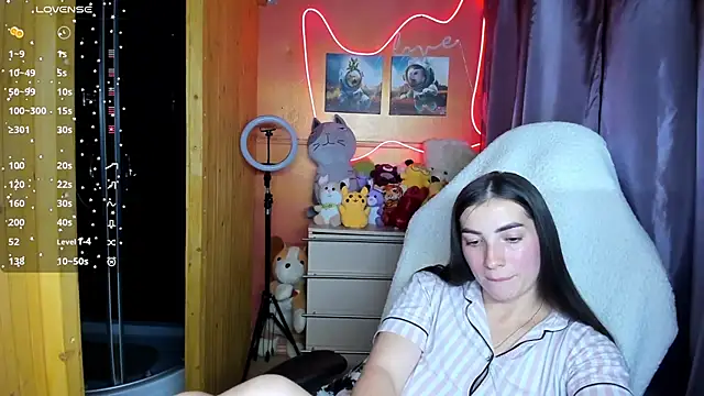 Snapshot of Fiery_Brunette_ chatting on 09/18/25, 09:44 Fiery Brunette online show from 09/18/25, 09:44