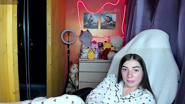 Snapshot of Fiery_Brunette_ chatting on 09/24/25, 10:18 Fiery Brunette online show from 09/24/25, 10:18