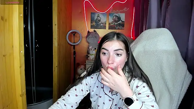 Snapshot of Fiery_Brunette_ chatting on 10/01/25, 10:21 Fiery Brunette online show from 10/01/25, 10:21