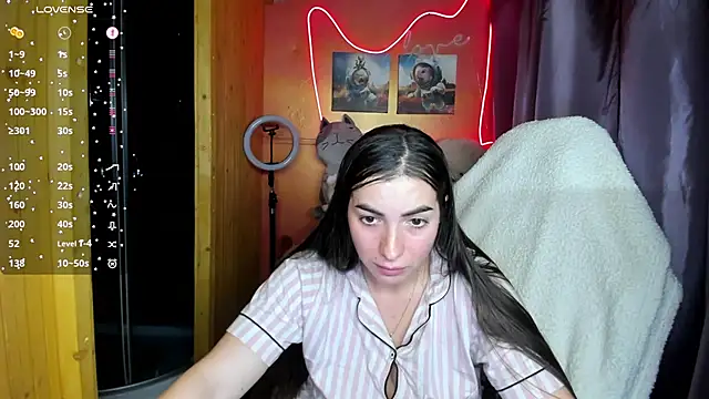 Snapshot of Fiery_Brunette_ chatting on 10/06/25, 12:13 Fiery Brunette online show from 10/06/25, 12:13