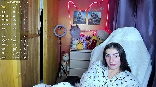 Snapshot of Fiery_Brunette_ chatting on 10/08/25, 05:49 Fiery Brunette online show from 10/08/25, 05:49