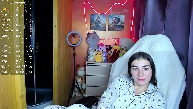 Snapshot of Fiery_Brunette_ chatting on 11/07/25, 06:30 Fiery Brunette online show from 11/07/25, 06:30