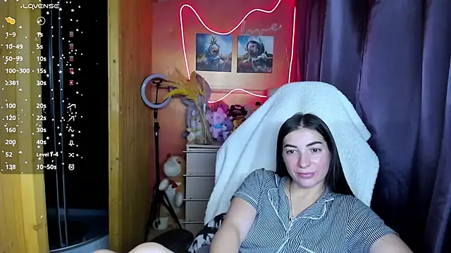 Snapshot of Fiery_Brunette_ chatting on 11/19/25, 06:30 Fiery Brunette online show from 11/19/25, 06:30