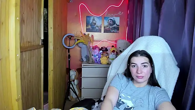 Snapshot of Fiery_Brunette_ chatting on 11/29/25, 06:22 Fiery Brunette online show from 11/29/25, 06:22