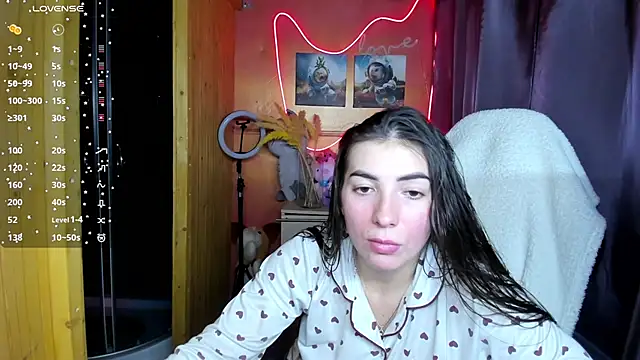 Snapshot of Fiery_Brunette_ chatting on 12/02/25, 05:46 Fiery Brunette online show from 12/02/25, 05:46