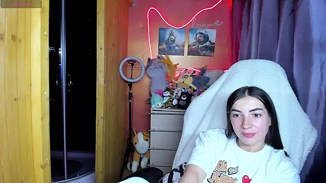 Fiery Brunette  online show from 05/19/26, 10:43