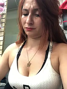 Snapshot of Paula382023 chatting on 02/15/25, 06:44 Paula382023 online show from 02/15/25, 06:44