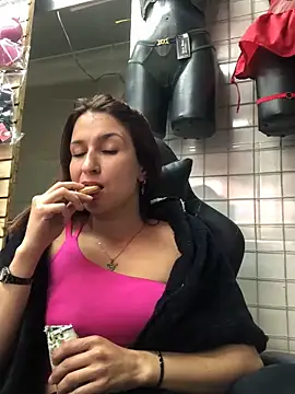 Snapshot of Paula382023 chatting on 02/28/25, 09:33 Paula382023 online show from 02/28/25, 09:33