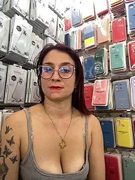 Snapshot of Paula382023 chatting on 09/29/25, 08:46 Paula382023 online show from 09/29/25, 08:46