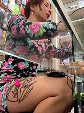 Snapshot of Paula382023 chatting on 10/15/25, 05:35 Paula382023 online show from 10/15/25, 05:35