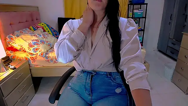 Snapshot of BitterMomXxx chatting on 04/12/26, 04:23 BitterMomXxx online show from 04/12/26, 04:23