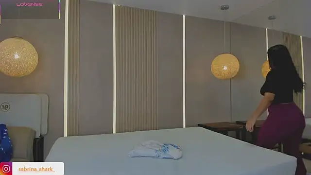 sabrina shark  online show from 09/12/25, 02:00