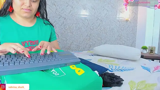 sabrina shark  online show from 12/05/25, 02:42