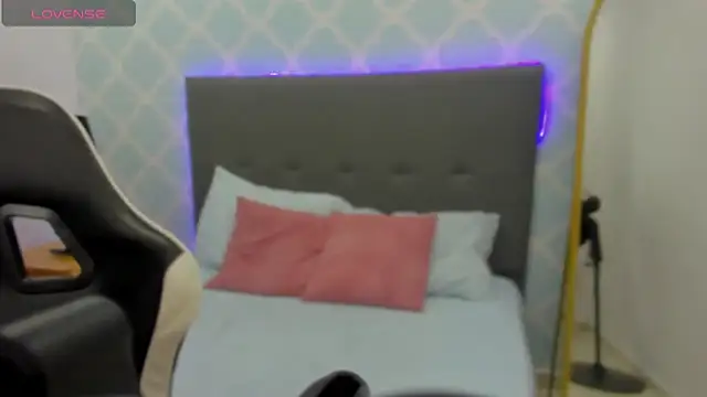 ayla13  online show from 09/27/25, 07:30