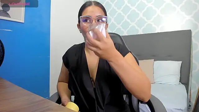 ayla13  online show from 02/12/26, 07:20