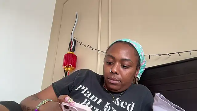 ChocolateCakeQueen online show from 02/09/25, 10:00