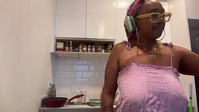 ChocolateCakeQueen online show from 02/11/25, 11:12