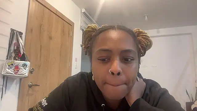 ChocolateCakeQueen online show from 10/30/25, 12:12