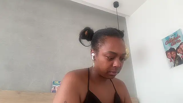 Snapshot of ChocolateCakeQueen chatting on 06/25/26, 02:43 ChocolateCakeQueen online show from 06/25/26, 02:43