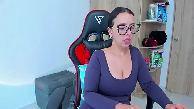  amanda seyfried19 online show from 09/30/25, 05:18