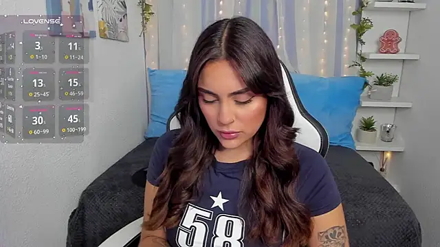 HazzelGray online show from 02/04/25, 03:04