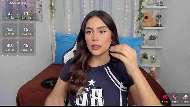 HazzelGray online show from 03/11/25, 04:18