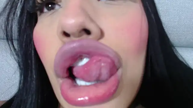 emily brontee  online show from 12/02/24, 02:52