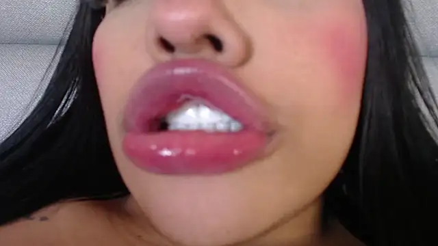 emily brontee  online show from 12/07/24, 06:04