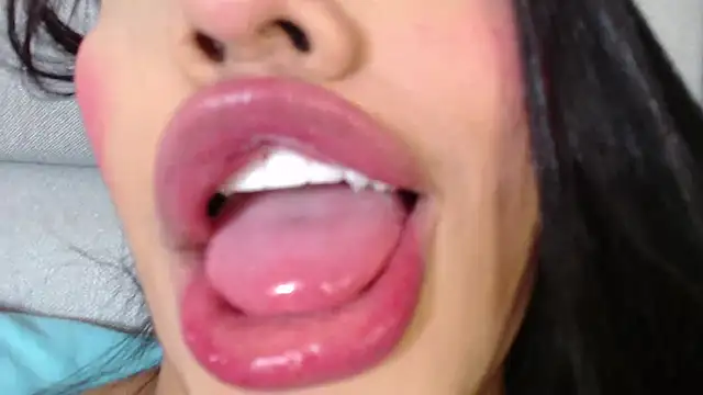 emily brontee  online show from 12/10/24, 03:01