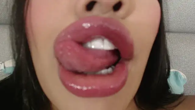 emily brontee  online show from 03/11/25, 04:18